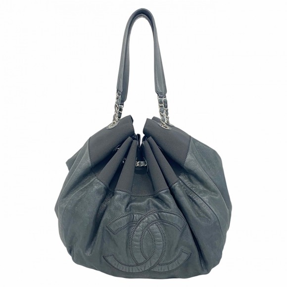 CHANEL Black Leather Shoulder Bag - Picture 1 of 11